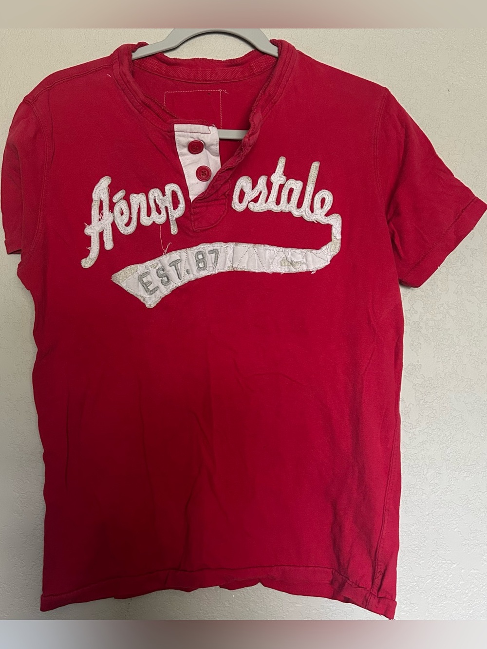 Aeropostale Men Red Henley T Shirt Y2K Short Sleeve Small Casual Streetwear Logo